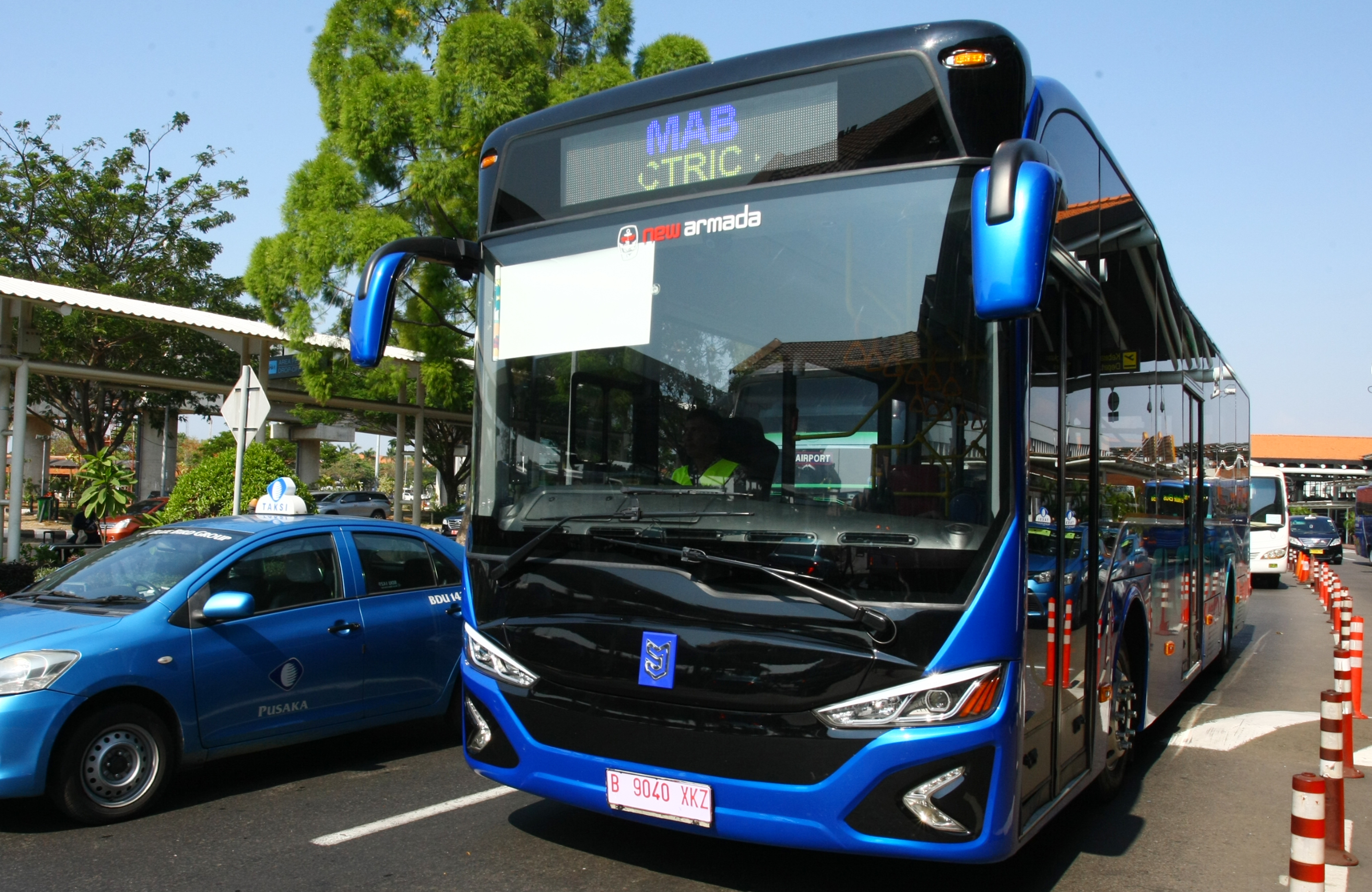 Bus listrik yang beroperasi di Bandara Soekarno Hatta.