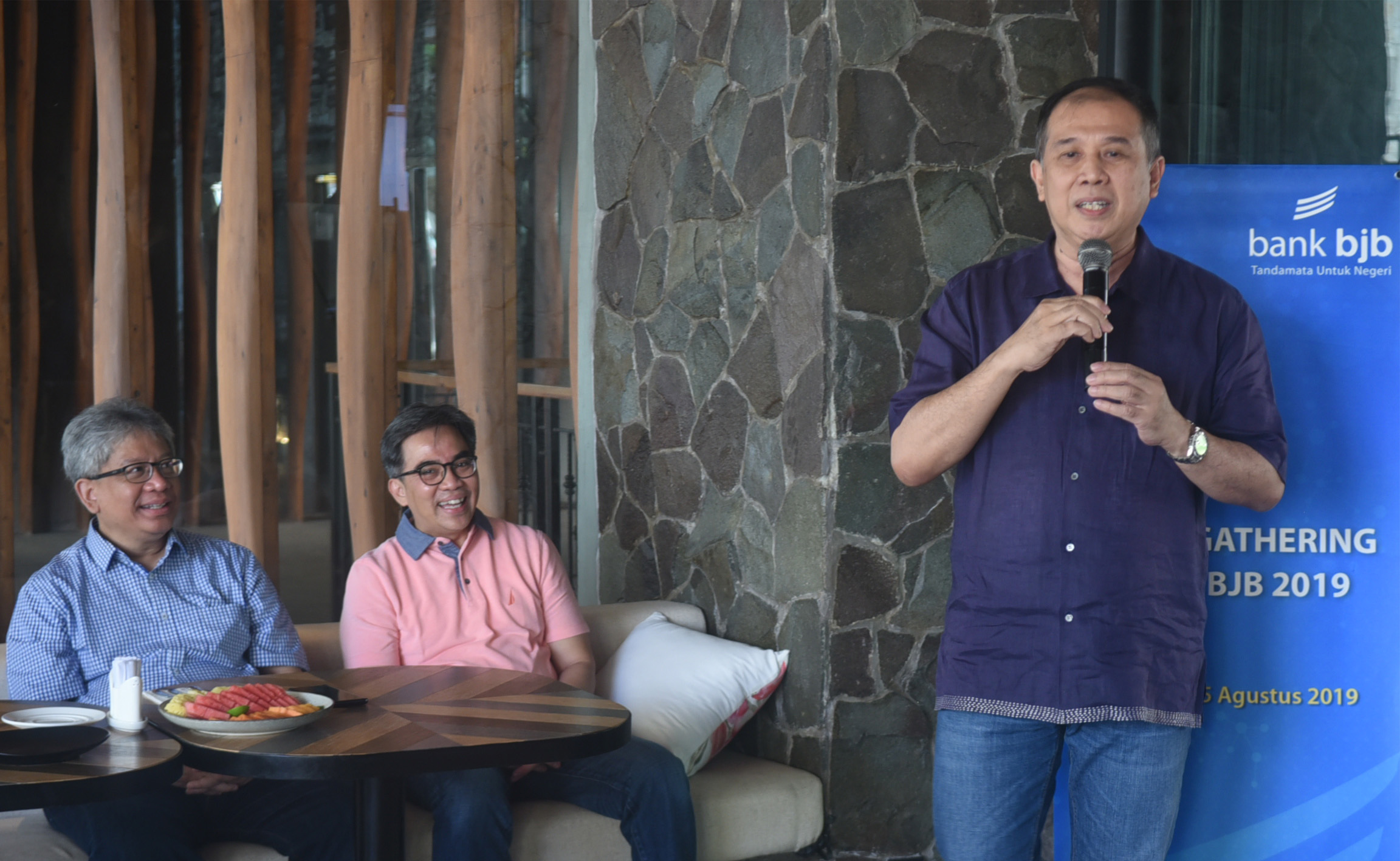 Komisaris Utama Bank BJB, Farid Rahman berbicara pada acara Media Gathering di Bali, Sabtu (24/8).