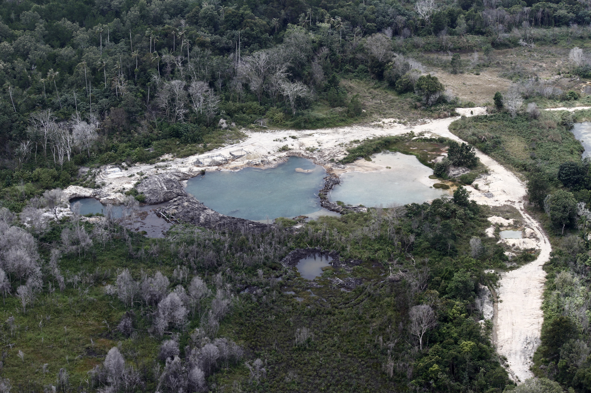 Tambang bauksit di Pulau Bintan menyebabkan kerusakan lingkungan.