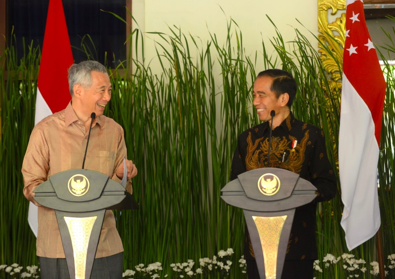 Presiden Joko Widodo bersama Perdana Menteri Singapura Lee Hsien Loong di pertemuan IMF-World Bank, Bali, 2018 lalu.