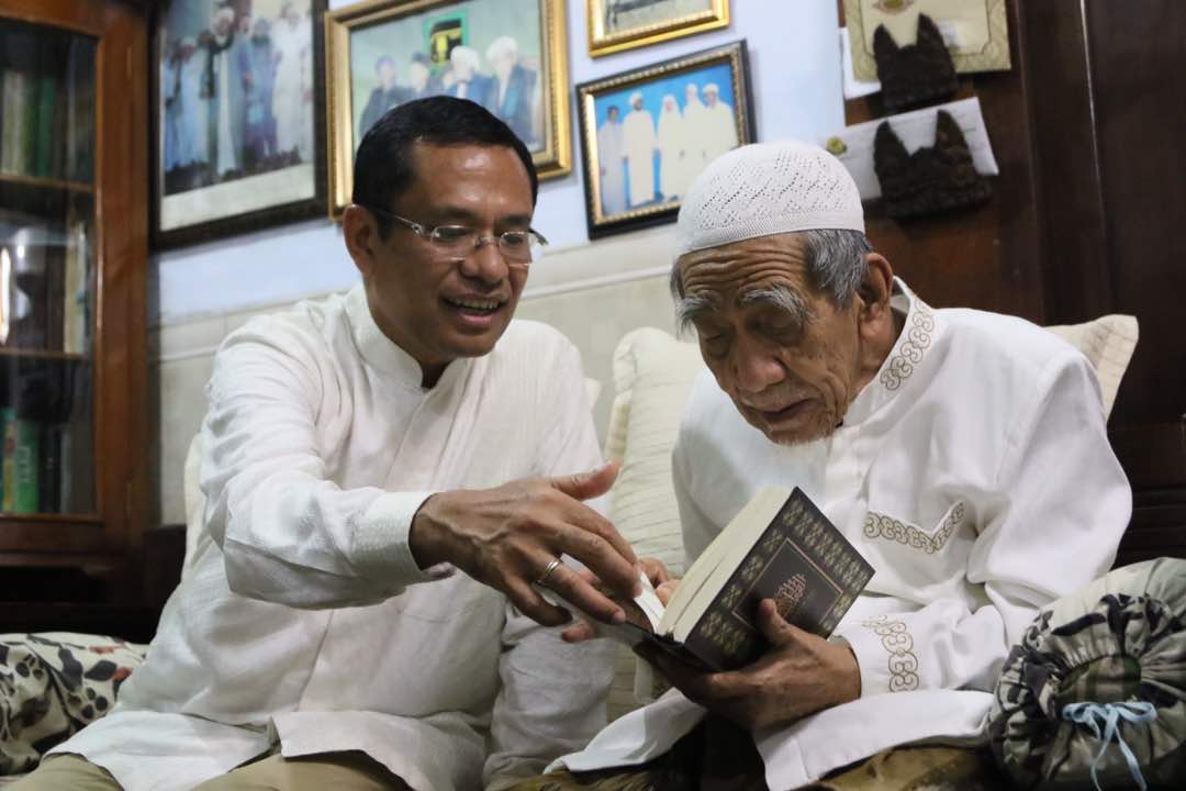 Kenangan Ketua Umum Yayasan Muslim Sinar Mas, Saleh Husin bersama KH Maimoen Zubair pada 2017