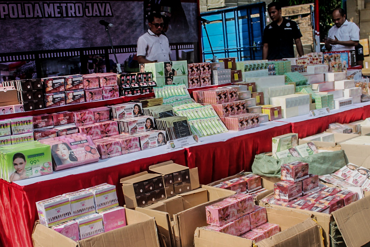 Subdit I Indag Dit Reskrimsus Polda Metro Jaya berhasil mengungkap kasus penyelundupan kosmetik dan obat ilegal 