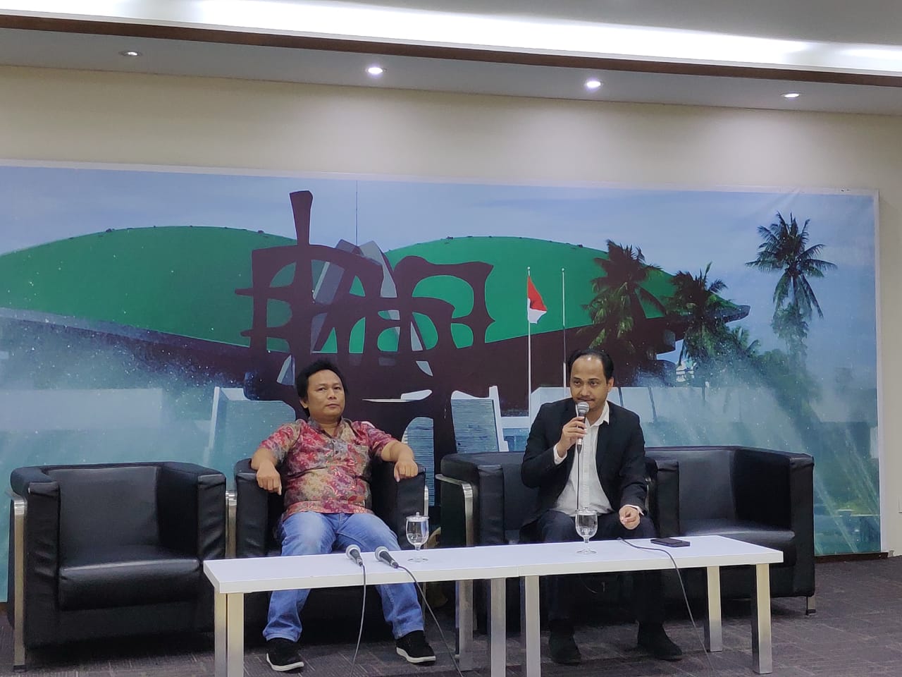 Diskusi 14 tahun perdamaian Aceh yang digelar Komisi Kebenaran dan Rekonsiliasi (KKR) Aceh di Banda Aceh, Aceh. 