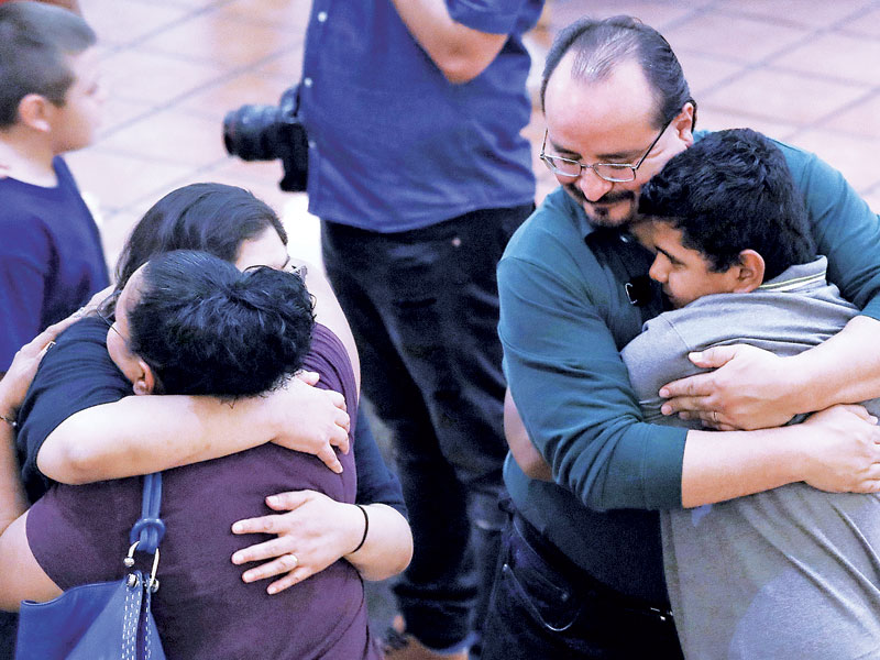 Warga saling menguatkan seusai menggelar doa untuk korban penembakan di El Paso, Texas, Amerika Serikat.