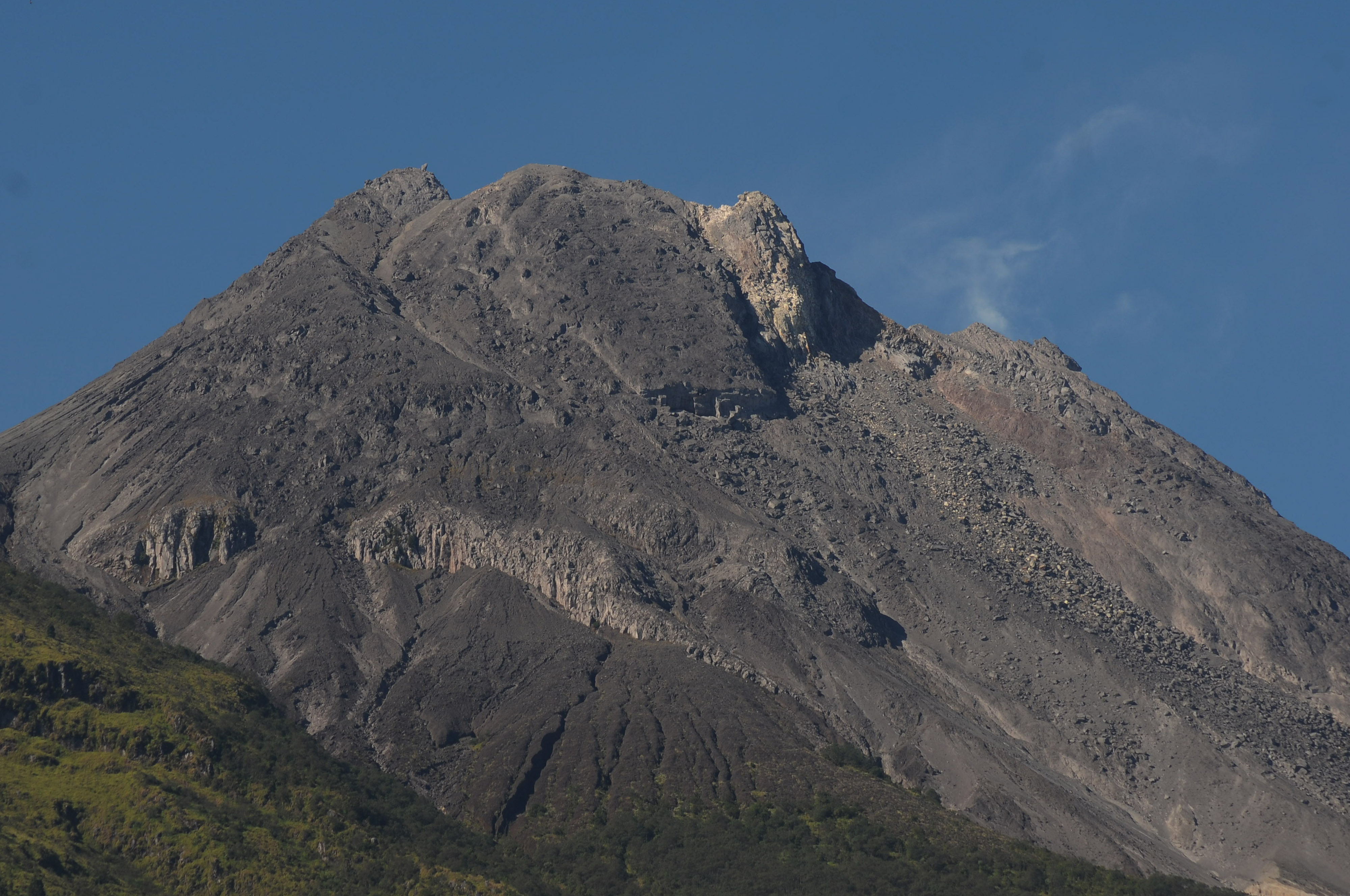 Suasana puncak Gunung Merapi di kawasan Selo, Boyolali, Jawa Tengah