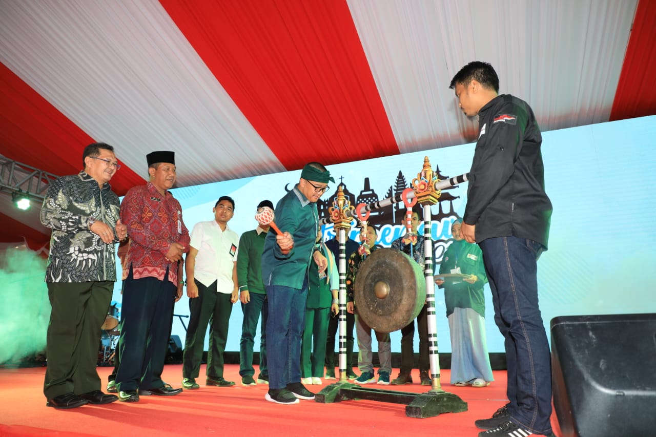 Menpora Imam Nahrawi membuka Santripreneur Lintas Agama 2019 di Amphitheater Discovery Mall, Kuta, Bali, Rabu (21/8) sore. 