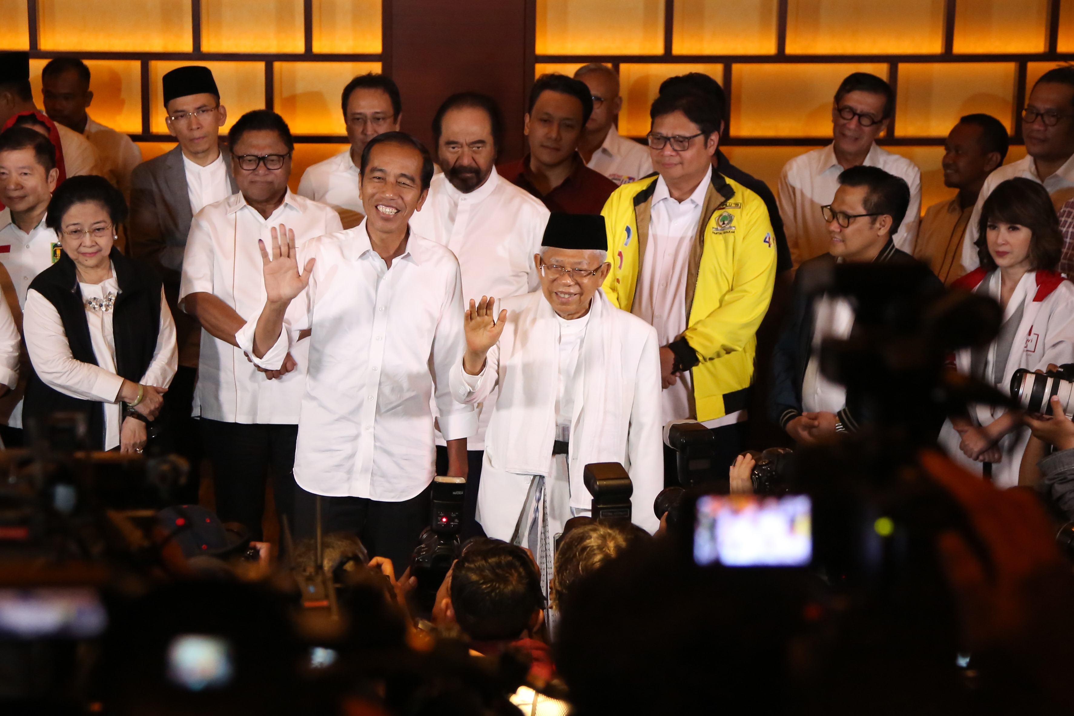 Presiden Joko Widodo-Ma'ruf Amin beserta parpol koalisi. 