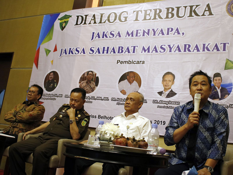 Para pembicara dalam dialog terbuka Jaksa Menyapa di Swiss-Belhotel Serpong, Tangsel.