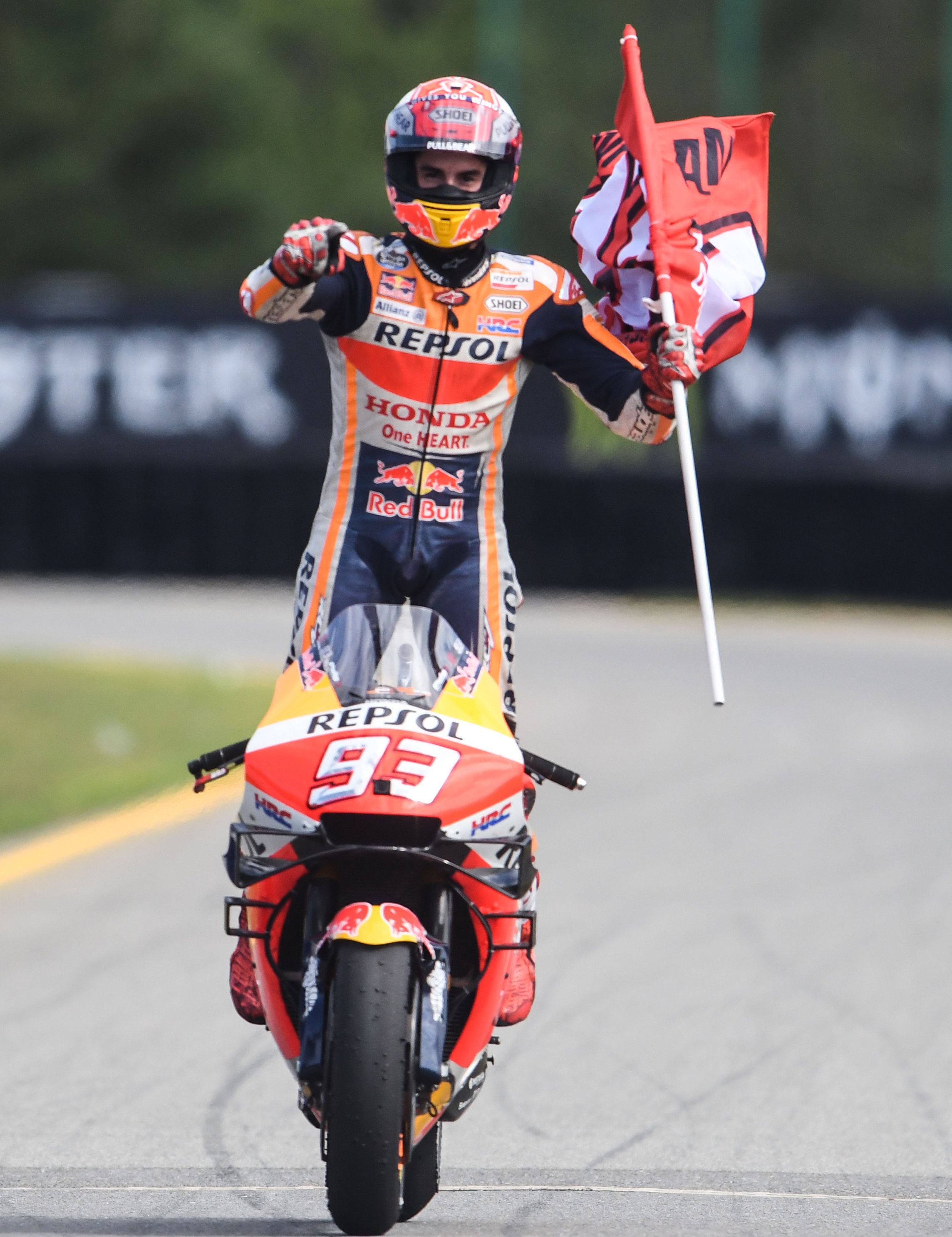 Marc Marquez merayakan kemenangannya di Sirkuti Brno, Ceko