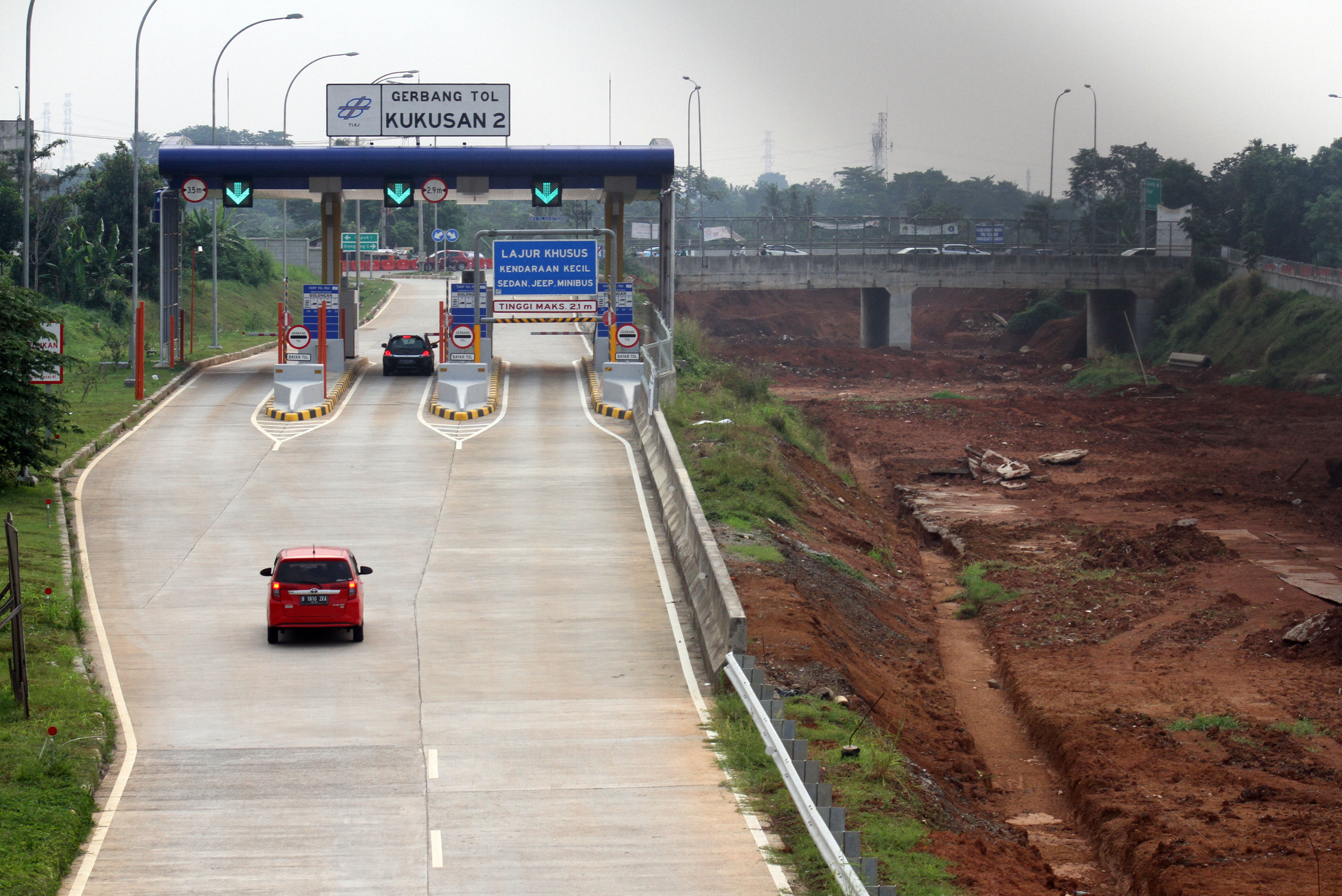 Kendaraan melintas di ruas tol Cinere-Jagorawi (Cijago) seksi 2 di Depok, Jawa Barat