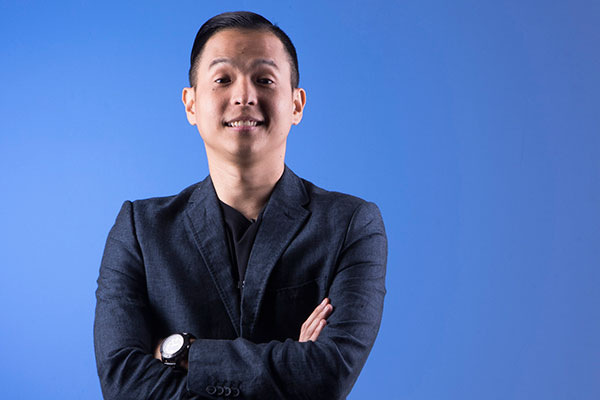 Penulis skenario, Sutradara dan pelawak tunggal, Ernest Prakasa 