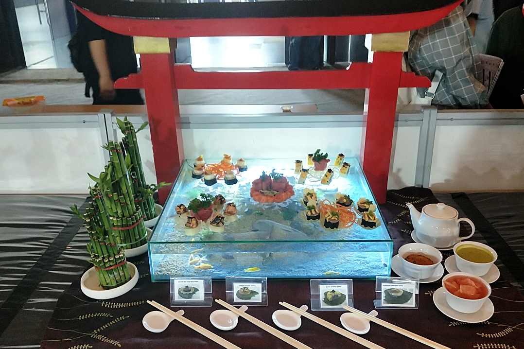 Max Sungkar meraih medali perunggu untuk kreasi Fusion Sushi Platters Challenge.