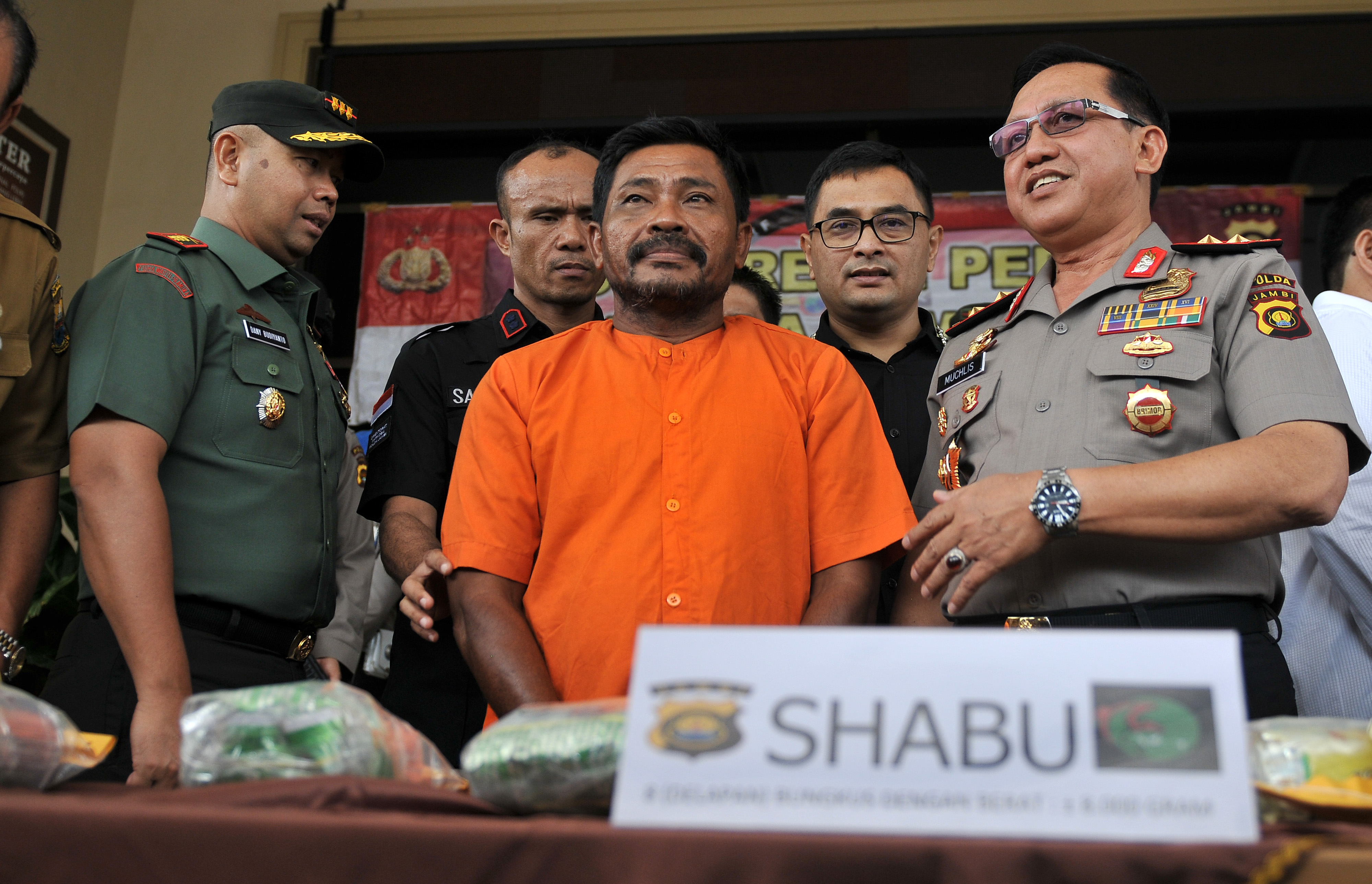 Polda Jambi menangkap kurir narkoba.