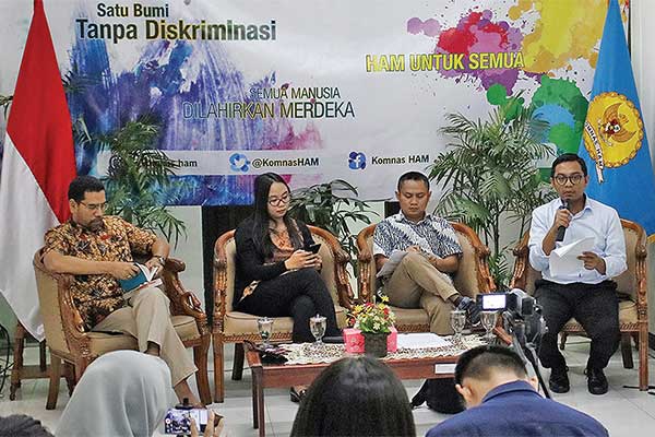 INDONESIA: (Dari kiri) Komisioner Komnas HAM Amiruddin, moderator Amanda, Sekretaris PP Pemuda Muhammadiyah David Krisna Alka