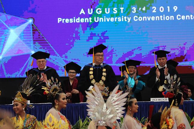 Acara wisuda President University, Sabtu (3/8).