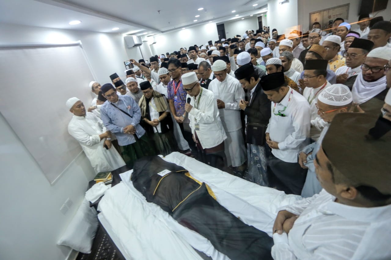 Suasana di Daker Mekkah, Selasa (6/8). Jenazah KH Maimoen Zubair disalatkan dan didoakan para pelayat. 