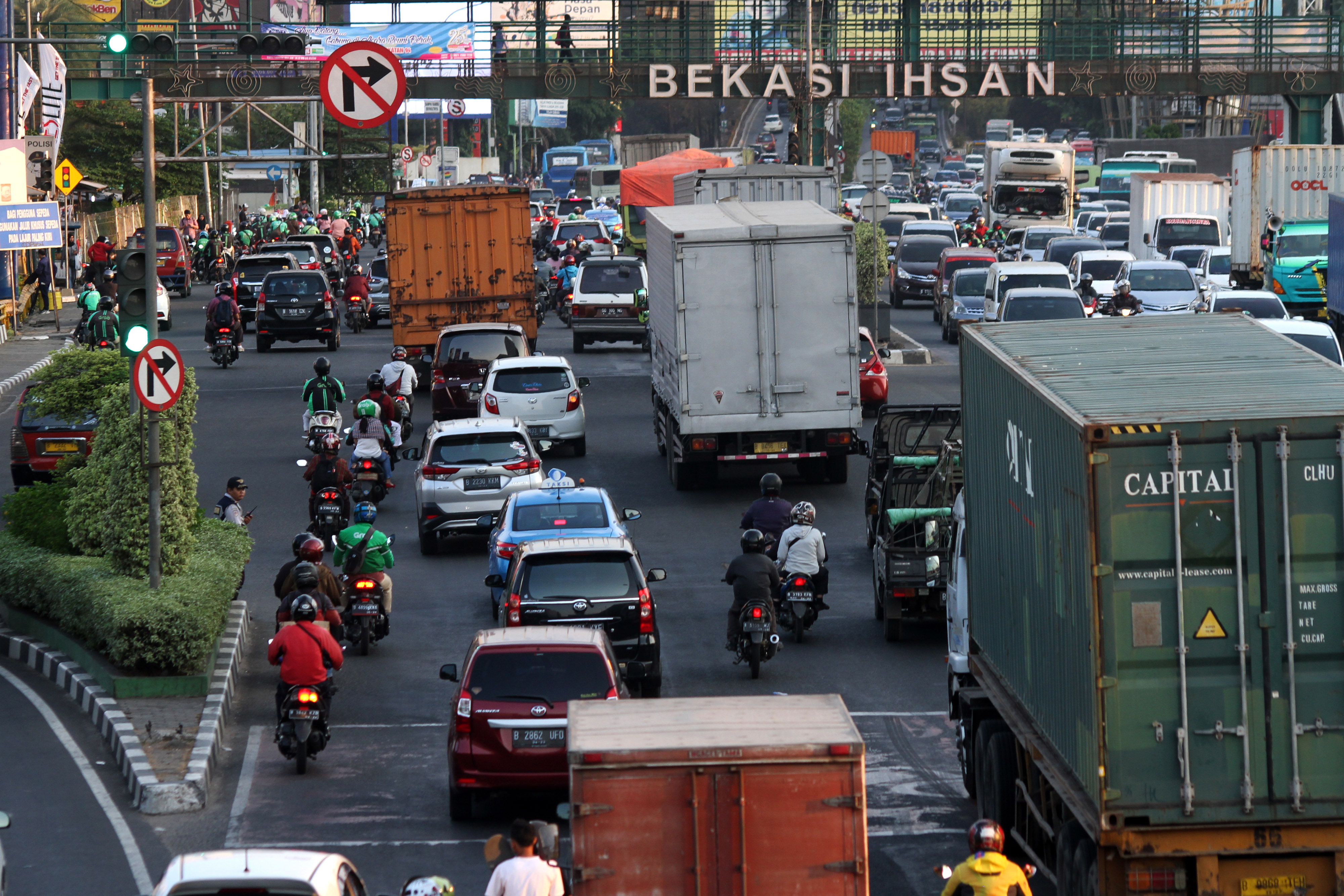 Suasana Jalan Ahmad Yani, di Bekasi, Jawa Barat, beberapa waktu lalu. Pemerintah Kota Bekasi berencana menerapkan sistem tilang elektronik.
