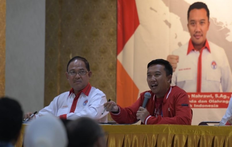 Asisten Deputi Peningkatan Kreativitas Pemuda, Kemenpora, Djunaidi (kiri) bersama Menpora Imam Nahrawi. 