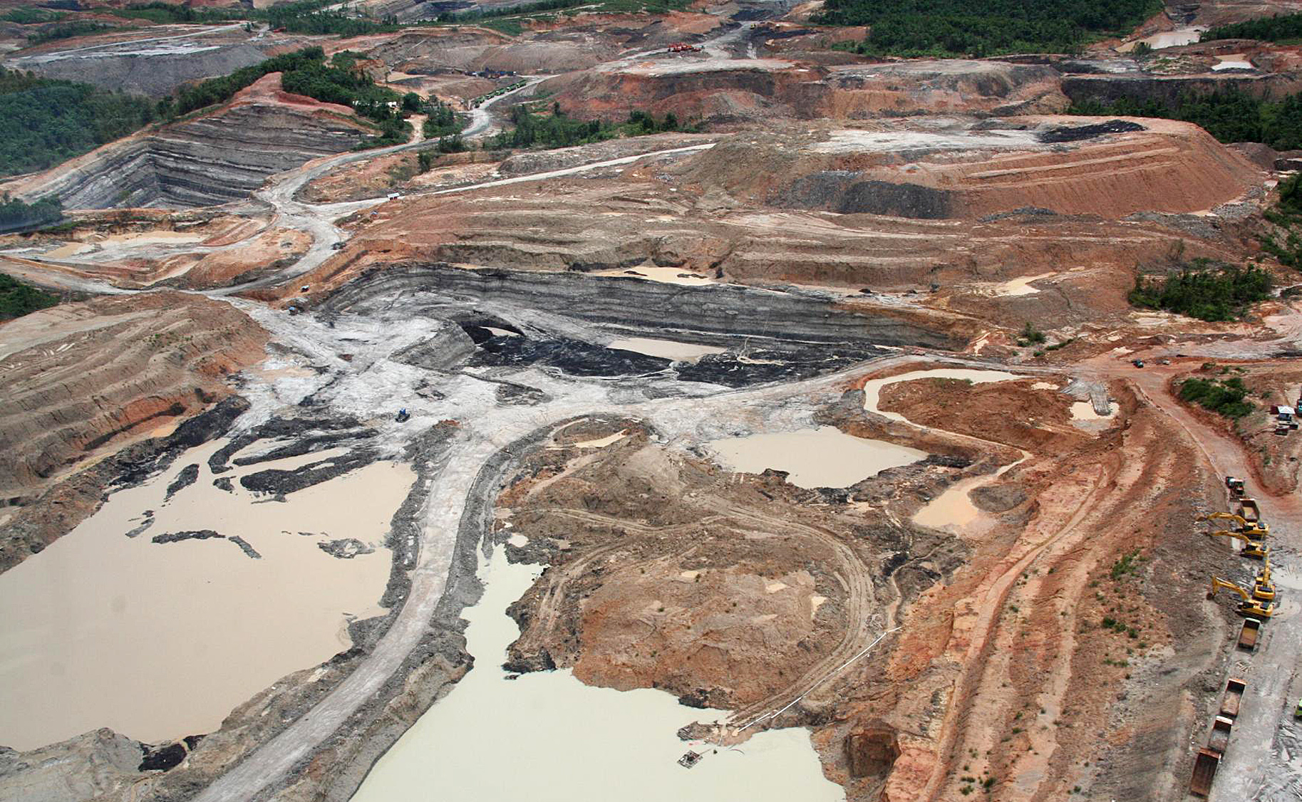 Dinas ESDM Kalsel memetakan ada 50 titik penambangan batu bara ilegal yang belum disentuh aparat hukum. 