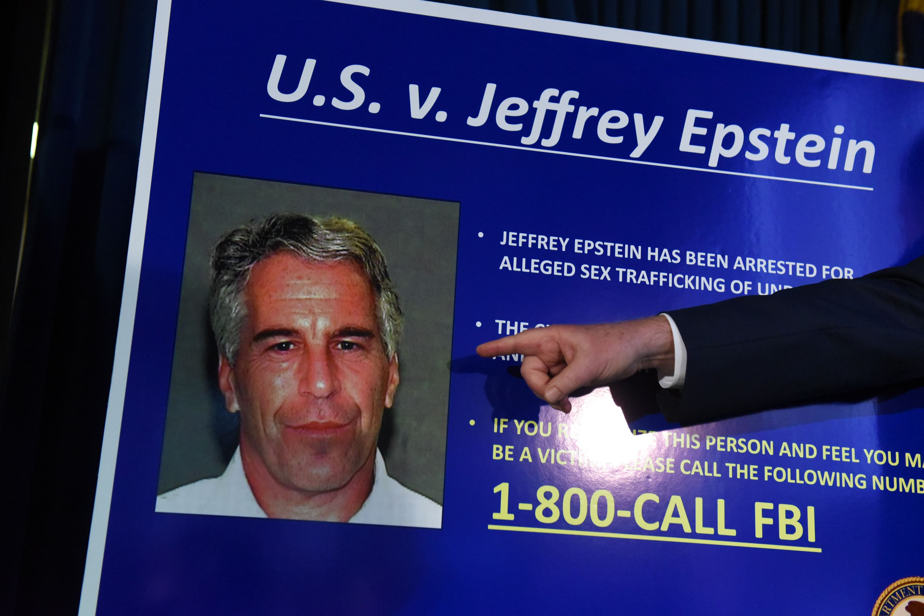Pebisnis Jeffrey Epstein temukan tewas bunuh diri di penjara Manhattan, New York, AS.  
