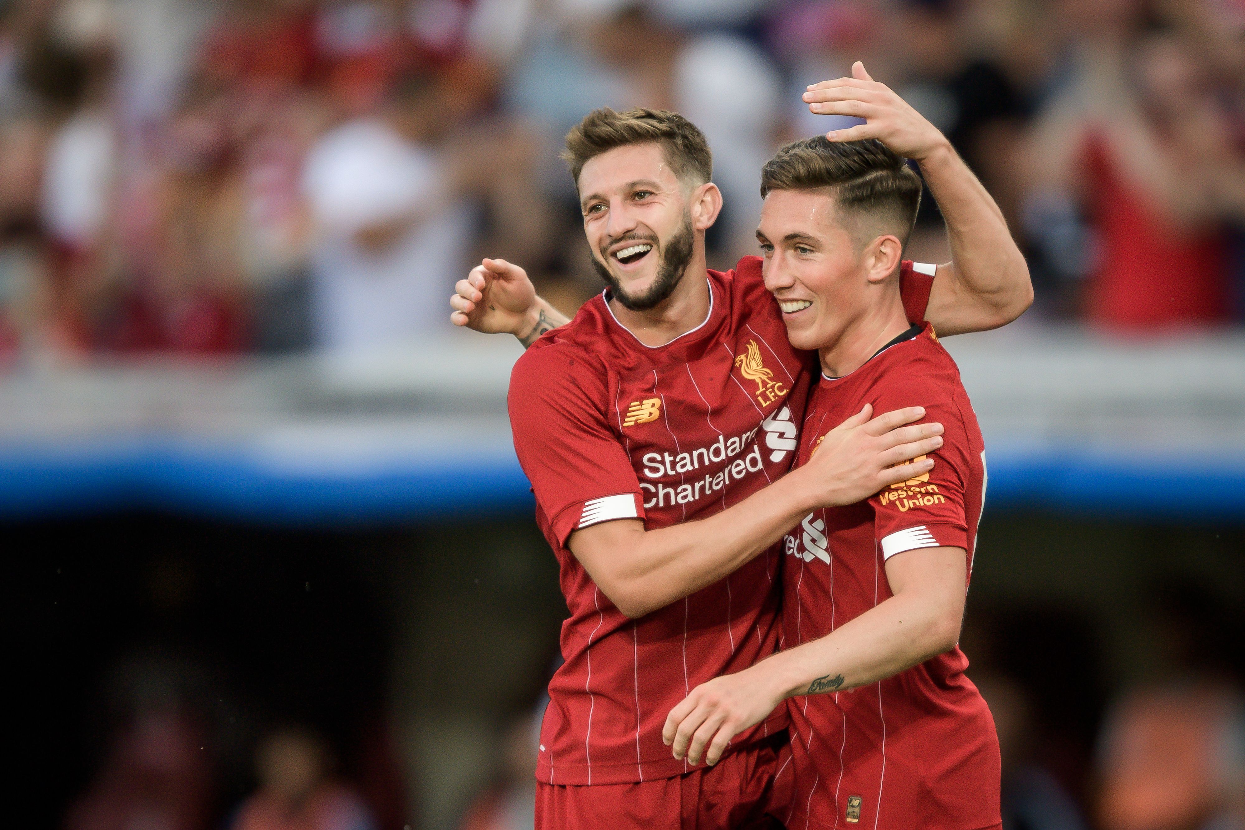 Harry Wilson (kanan) merayakan golnya ke gawang Lyon bersama Adam Lallana.