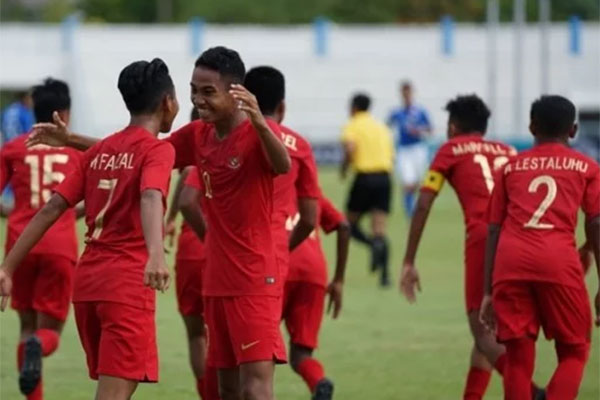 Pemain Timnas Indonesia U-15 di Piala AFF U-15 melakukan selebrasi usai unggul 5-0 atas Myanmar.