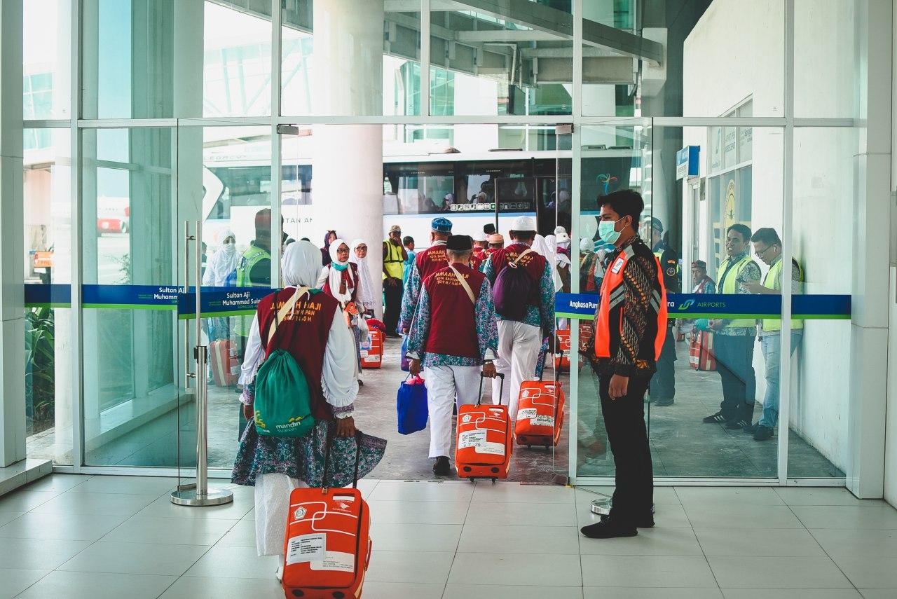  Jamaah Haji Kloter 1 tiba di Bandara SAMS Sepinggan Balikpapan, Jumat (30/8) pukul 13.15 WITA.