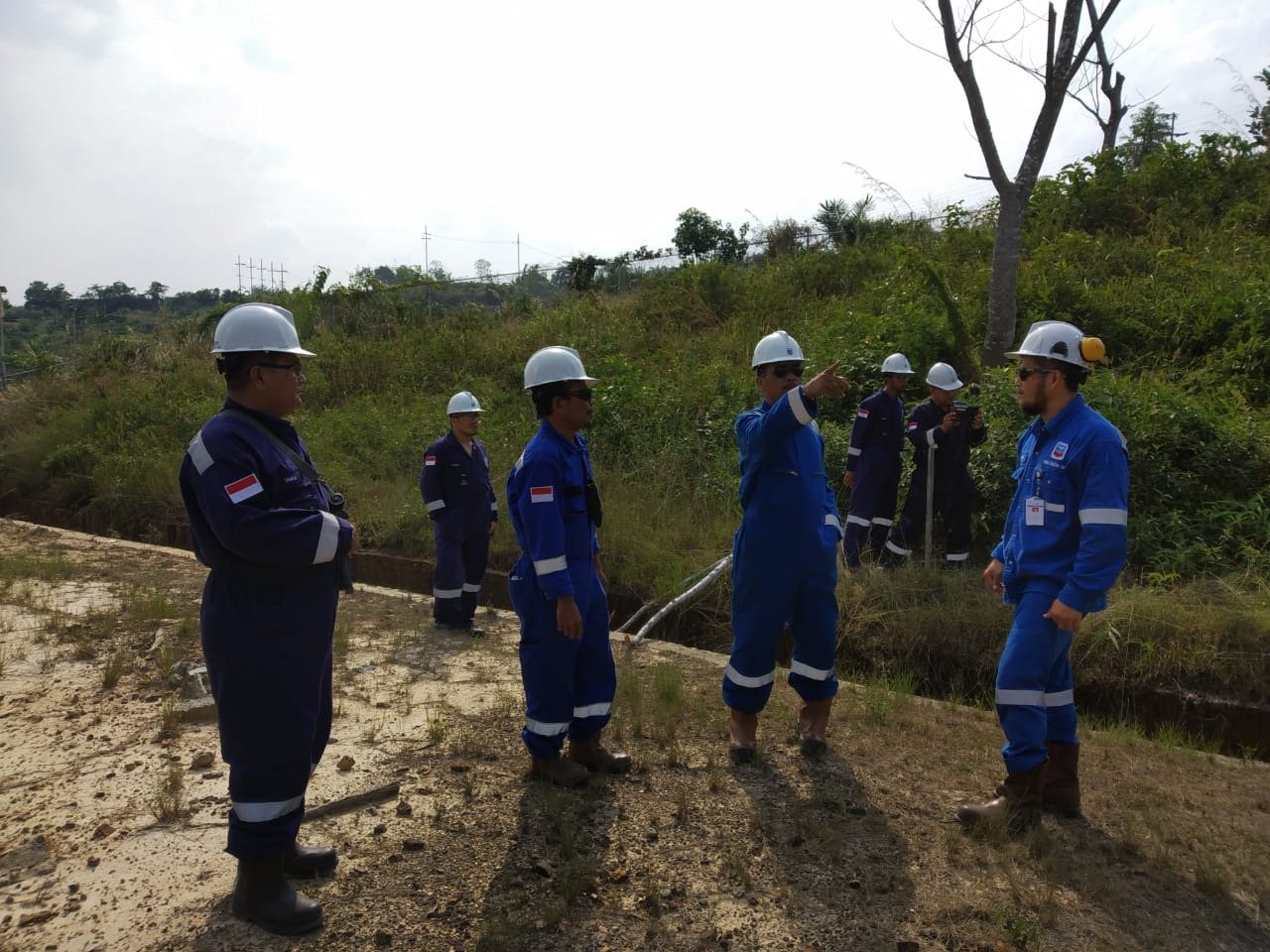 Petugas Chevron di Ladang minyak Minas, Kabupaten Siak, Riau