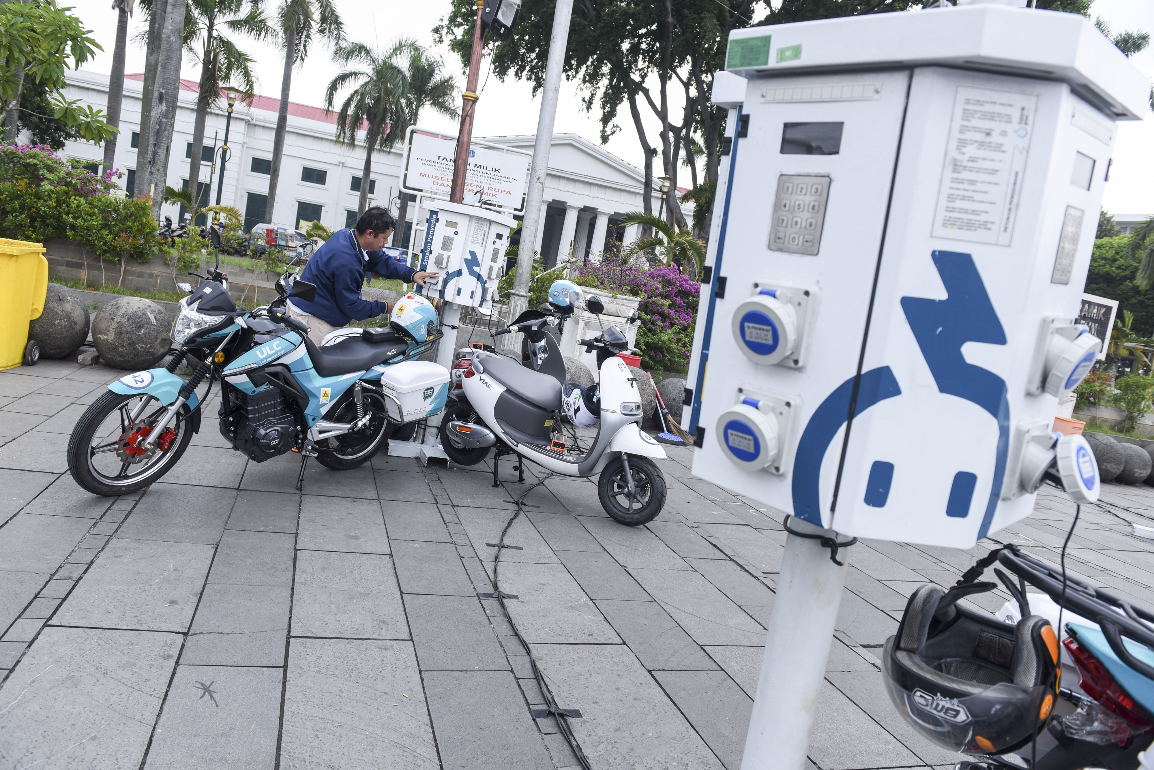 Stasiun Pengisian Listrik Umum.