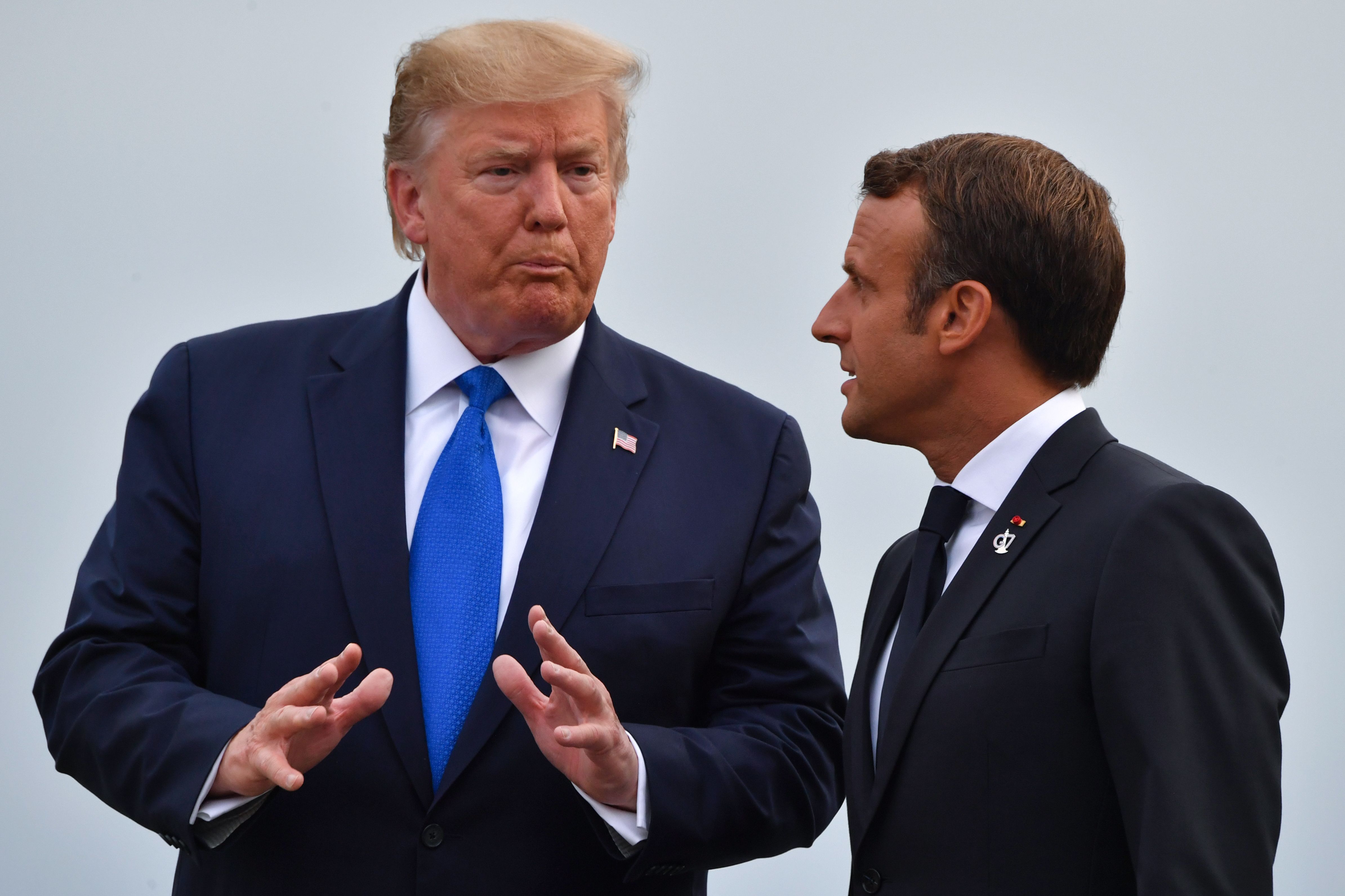  Presiden AS Donald Trump saat bertemu Presiden Prancis Emmanuek Macron dalam pertemuan G7 di Prancis, Minggu (25/8). 