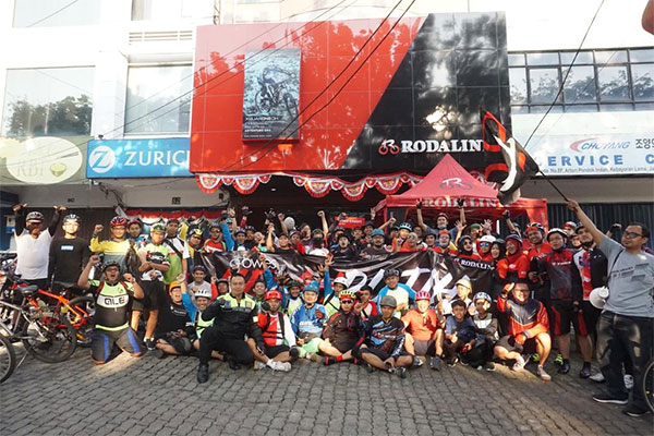 Peserta Gowes Merah-Putih di Jakarta