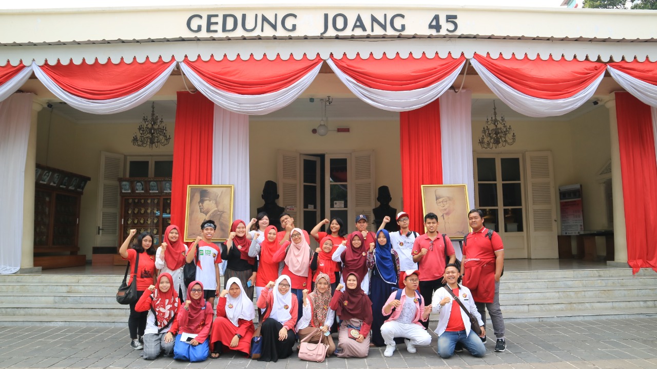 Peserta Historical Race 2019 di Gedung Joang 45 Jakarta, Jalan Menteng Raya, Jakarta Pusat, Sabtu (17/8).