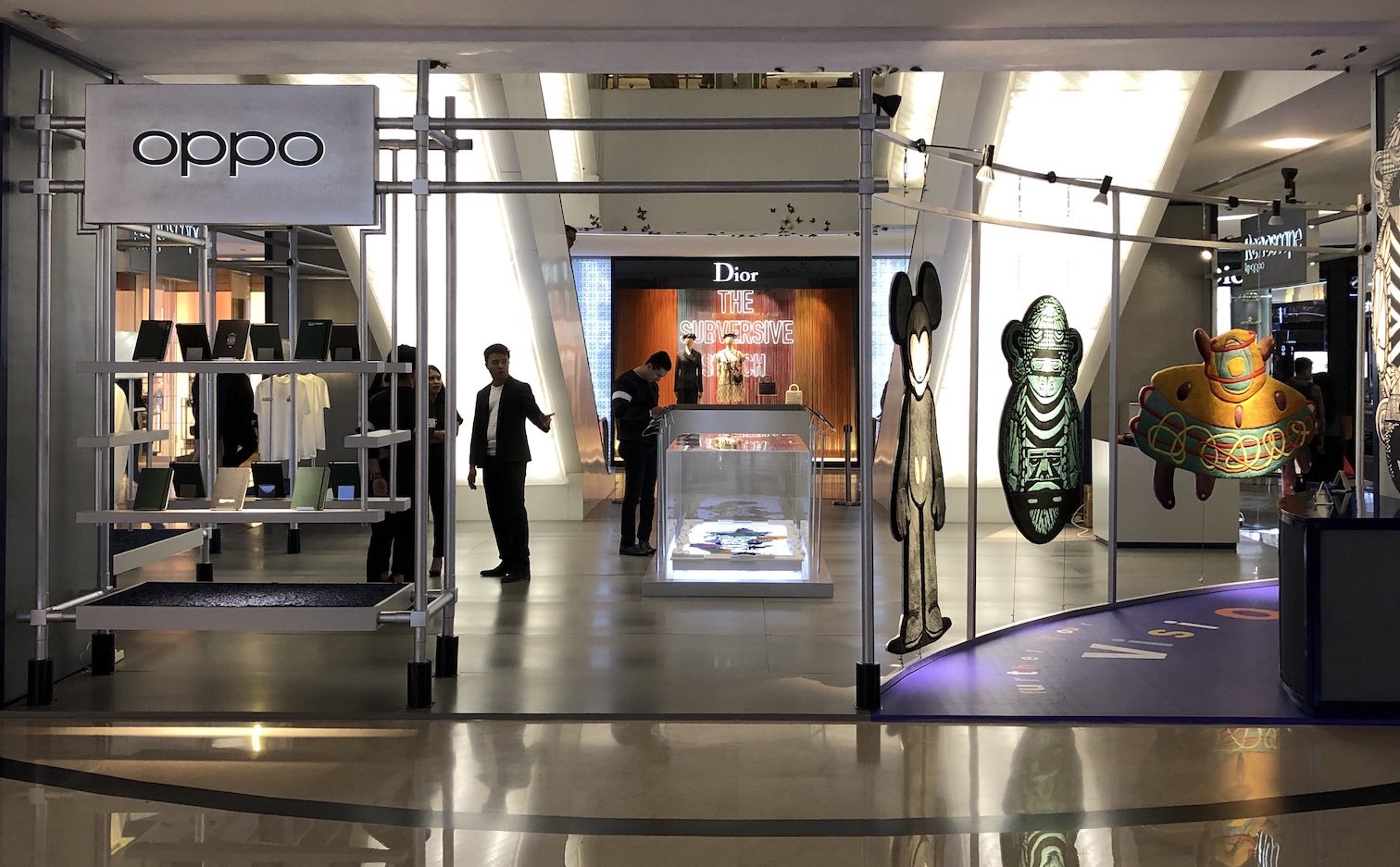 OPPO bekerja sama dengan tiga seniman Indonesia menggelar pameran Renoscape.