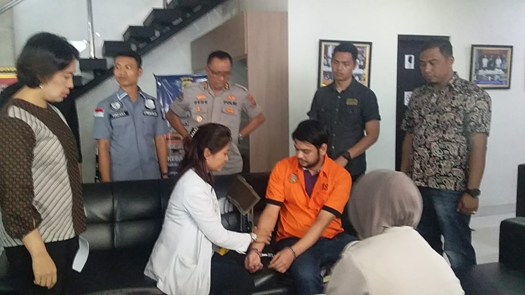 Rio Reifan di Ditresnarkoba Polda Metro Jaya, Jakarta Selatan, Jumat (16/8).