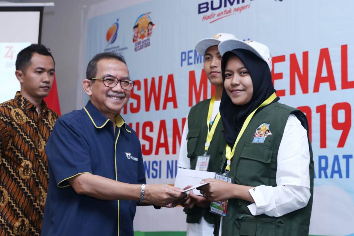 Direktur SDM dan Umum PT ASABRI (Persero) Herman Hidayat (kiri) saat buka Siswa Mengenal Nusantara. 