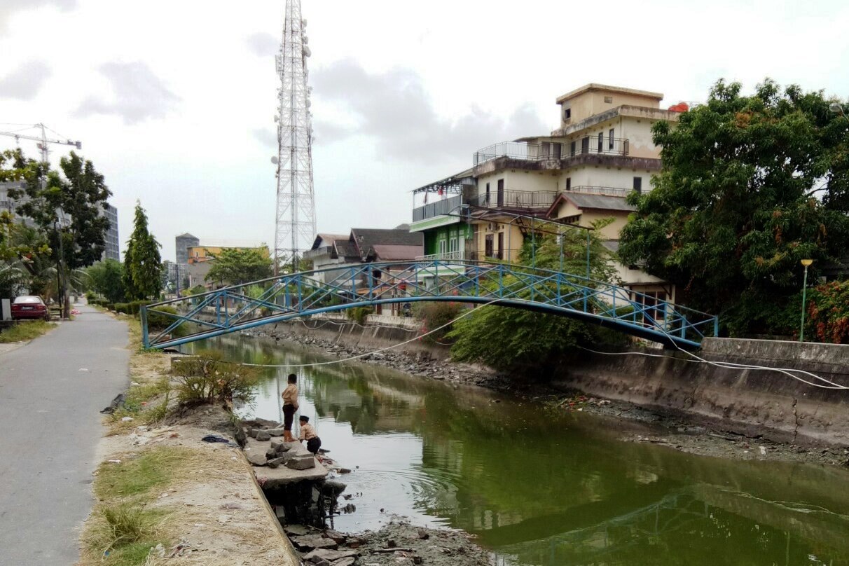 Aktivitas warga di Sungai Rangkui, Kota Pangkalpinang.