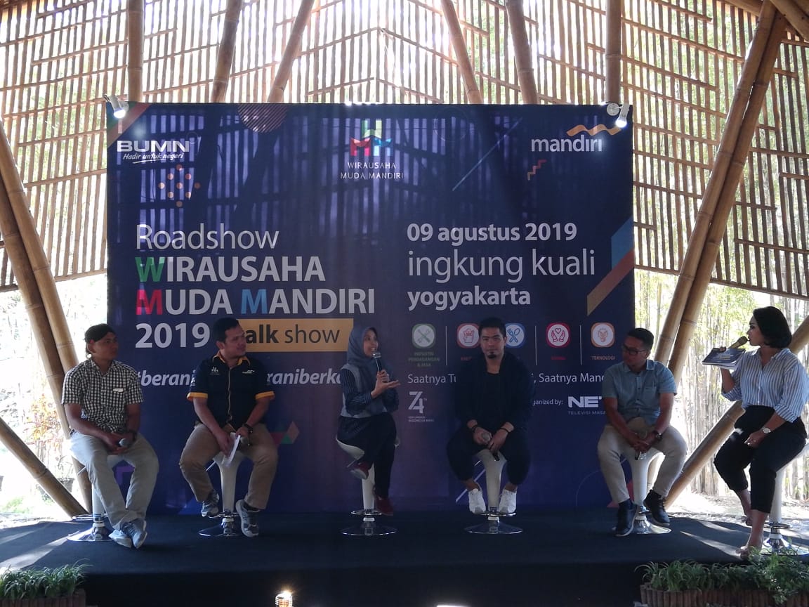 Vokalis Samson sekaligus Co-founder Fitco & Owner Vie For Living saat menghadiri sosialisai Wirausaha Muda Mandiri, Yogyakarta, Jumat (9/8)