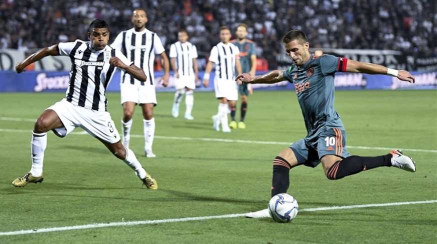 Laga kualifikasi Liga Champions antara Ajax dan PAOK.