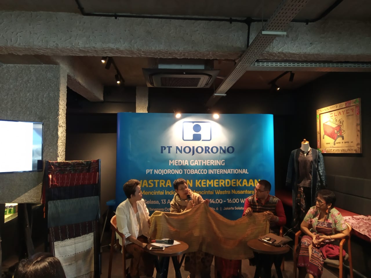 Diskusi soal kain nusantara