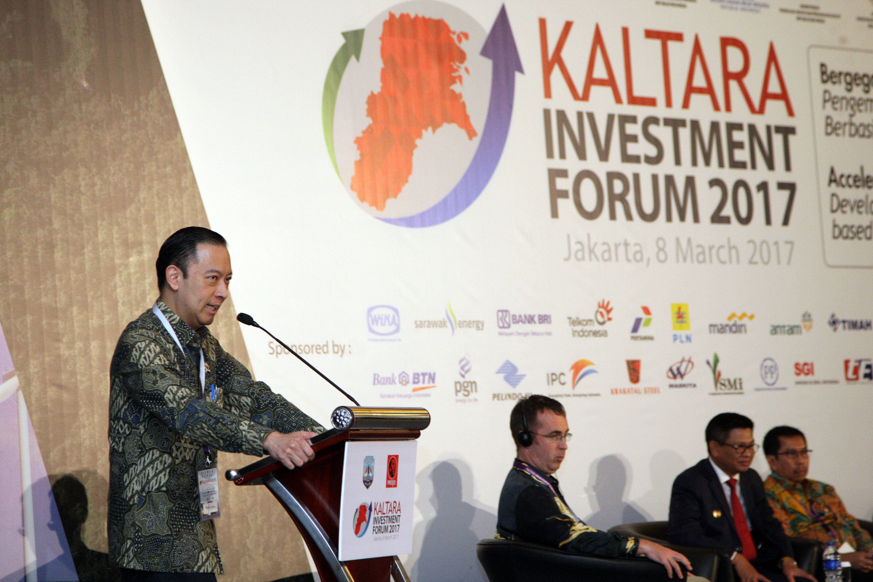 Kepala Badan Koordinasi Penanaman Modal (BKPM) Thomas Trikasih Lembong (kiri). 