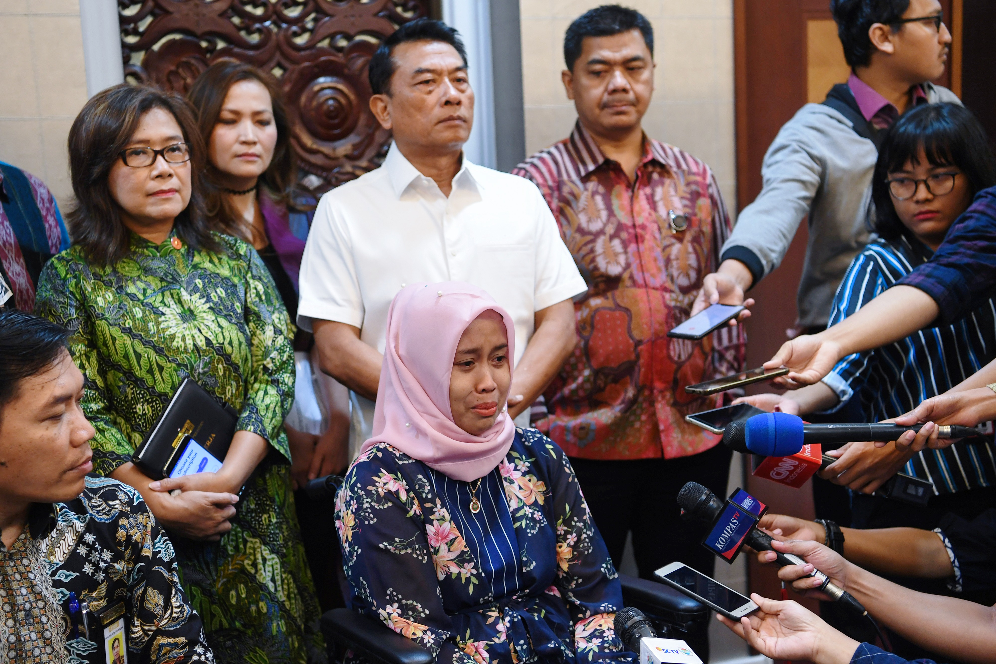 Drg Romi seusai diterima Kepala Staf Kepresidenan Moeldoko (tengah) di Gedung Binagraha, Kamis (1/8)