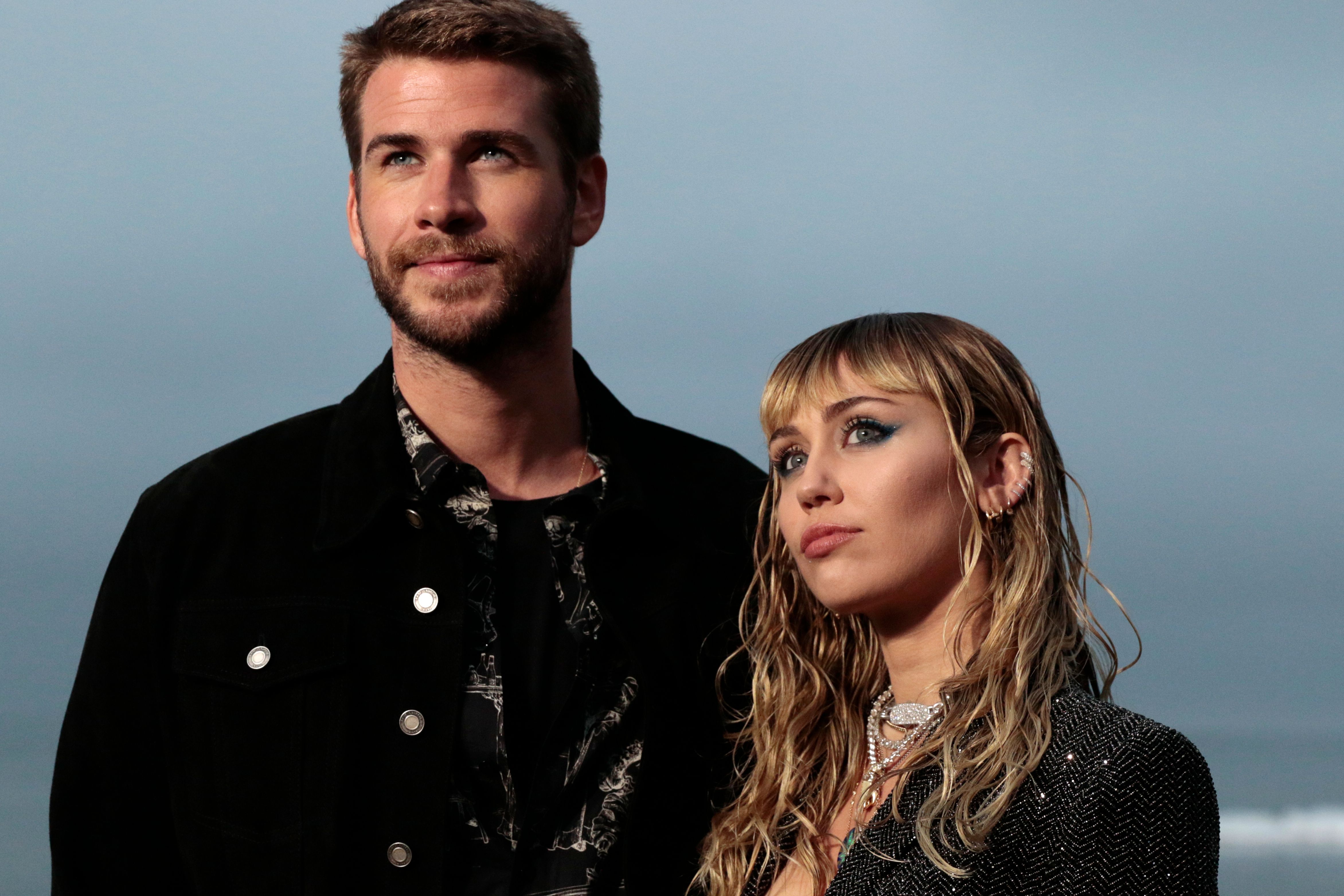  Miley Cyrus dan Liam Hemsworth 