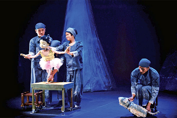 Salah satu pertunjukan teater boneka