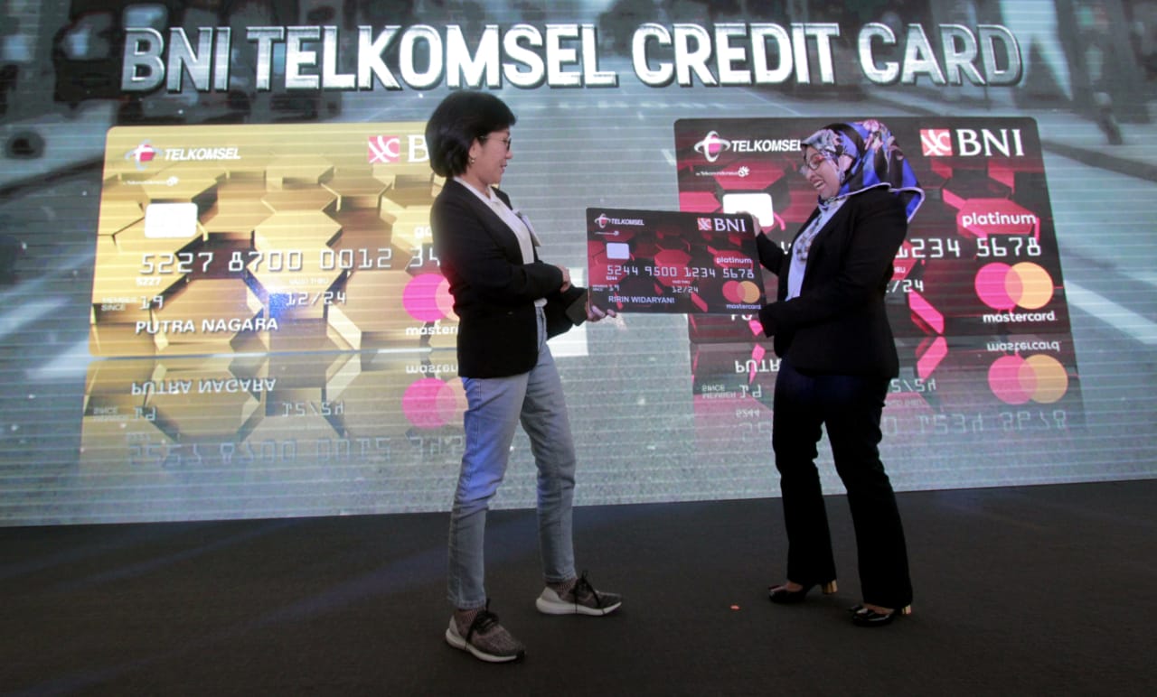 Peluncuran kartu kredit co-branding di Jakarta, Jumat (2/8). 