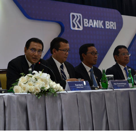 Direktur Utama Suprajarto (kiri)