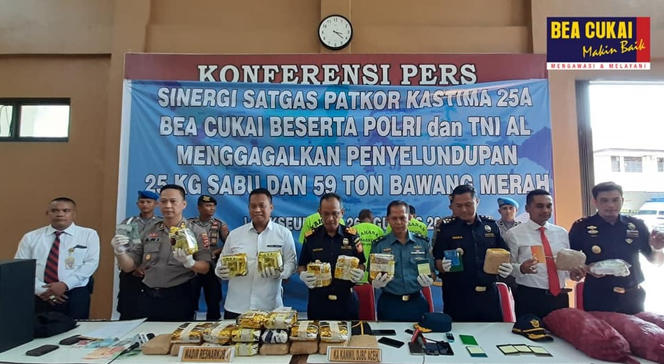 BEA Cukai Kanwil Aceh bersinergi dengan Polri dan TNI AL, pada Senin (26/08) di Aula Polres Lhokseumawe, menggelar jumpa pers. 