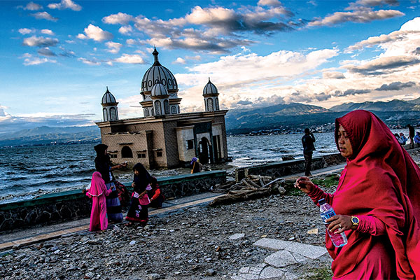Warga kembali berwisata di pantai
