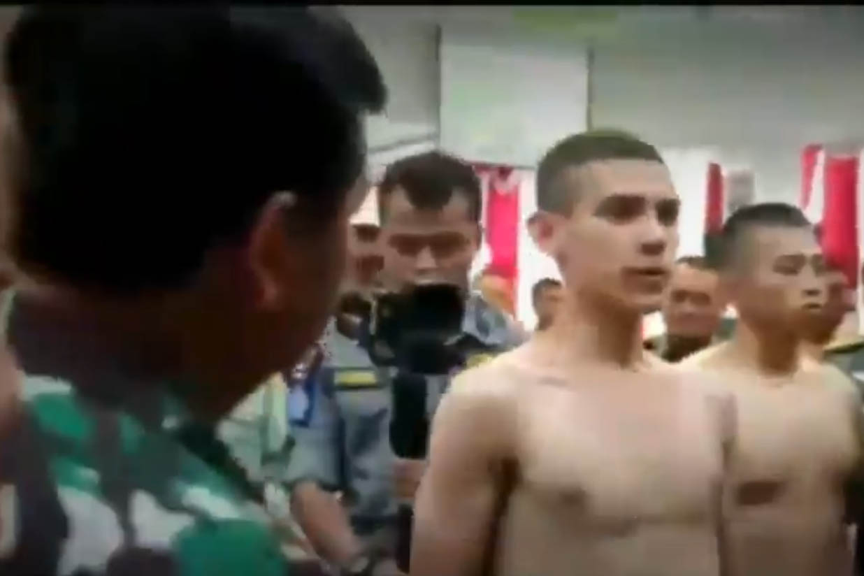 Taruna TNI Enzo Zenz Allie saat tatap muka dengan Panglima TNI Marsekal Hadi Tjahjanto