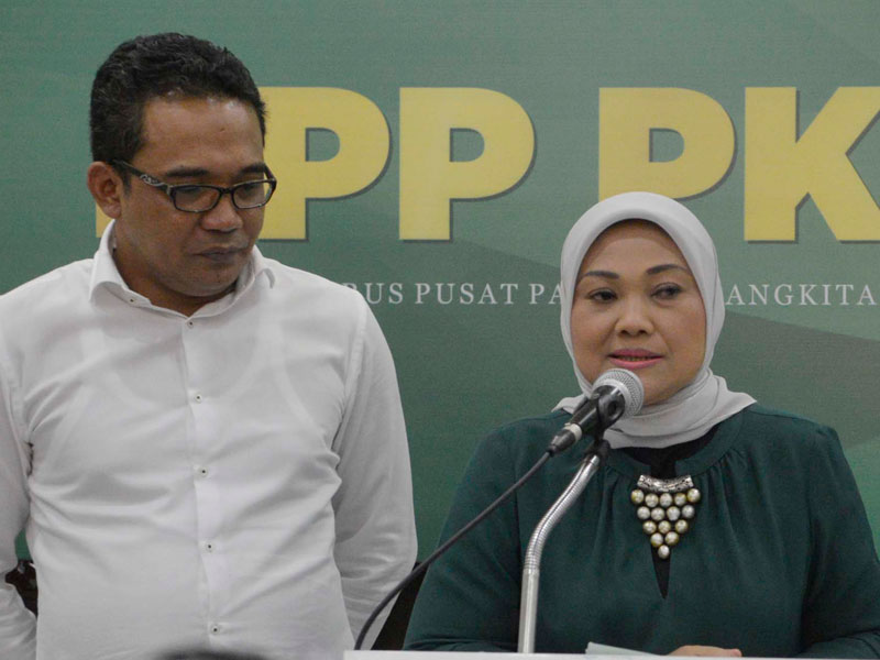 Wakil Ketua Umum bidang Kesra dan Perekonomian DPP PKB Ida Fauziyah didampingi Ketua bidang Komunikasi dan Informasi Teknologi Ahmad Iman .