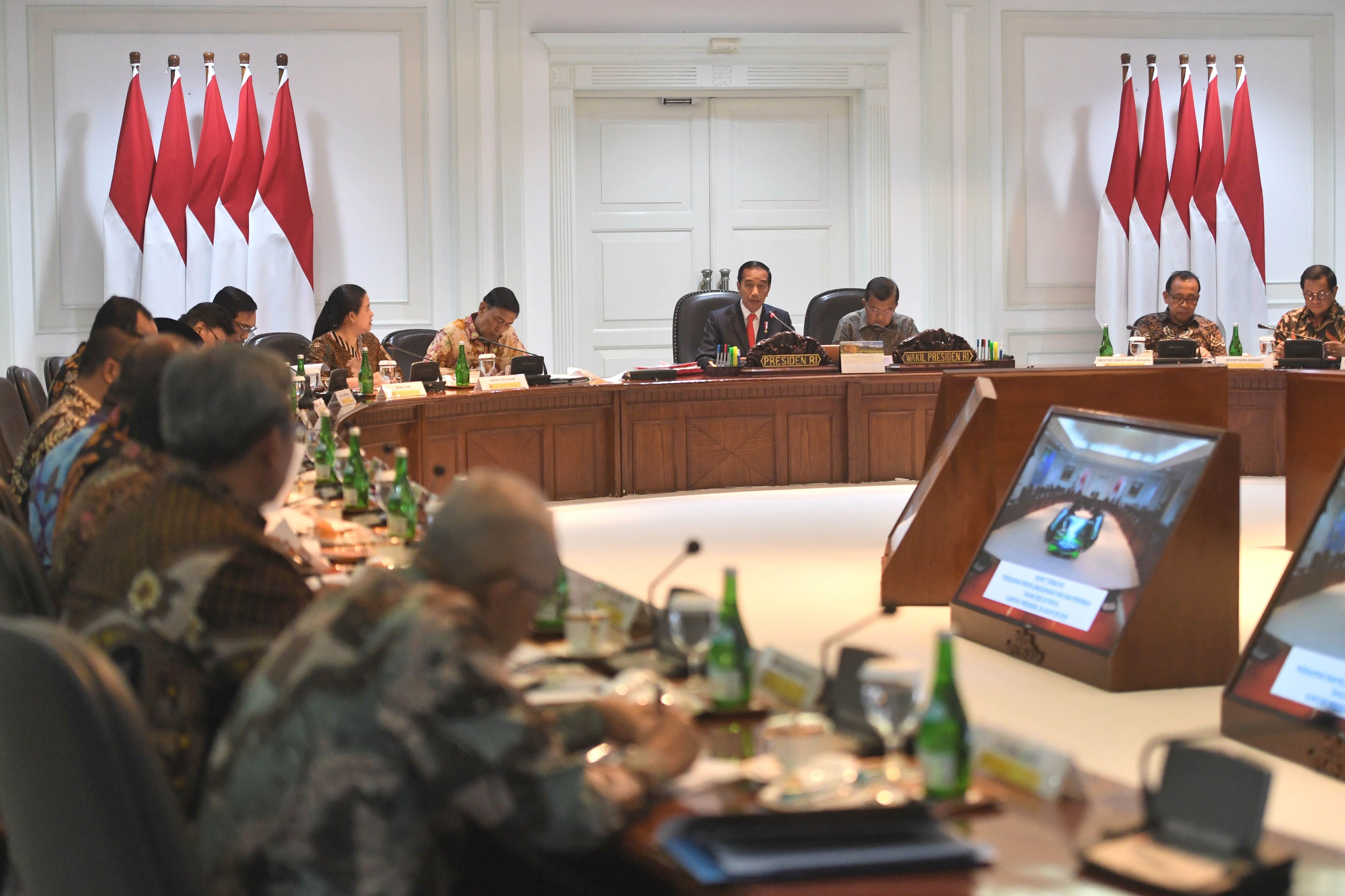 Ratas membahas persiapan penyelenggaraan Pekan Olahraga Nasional (PON) dan Peparnas Tahun 2020 di Provinsi Papua.